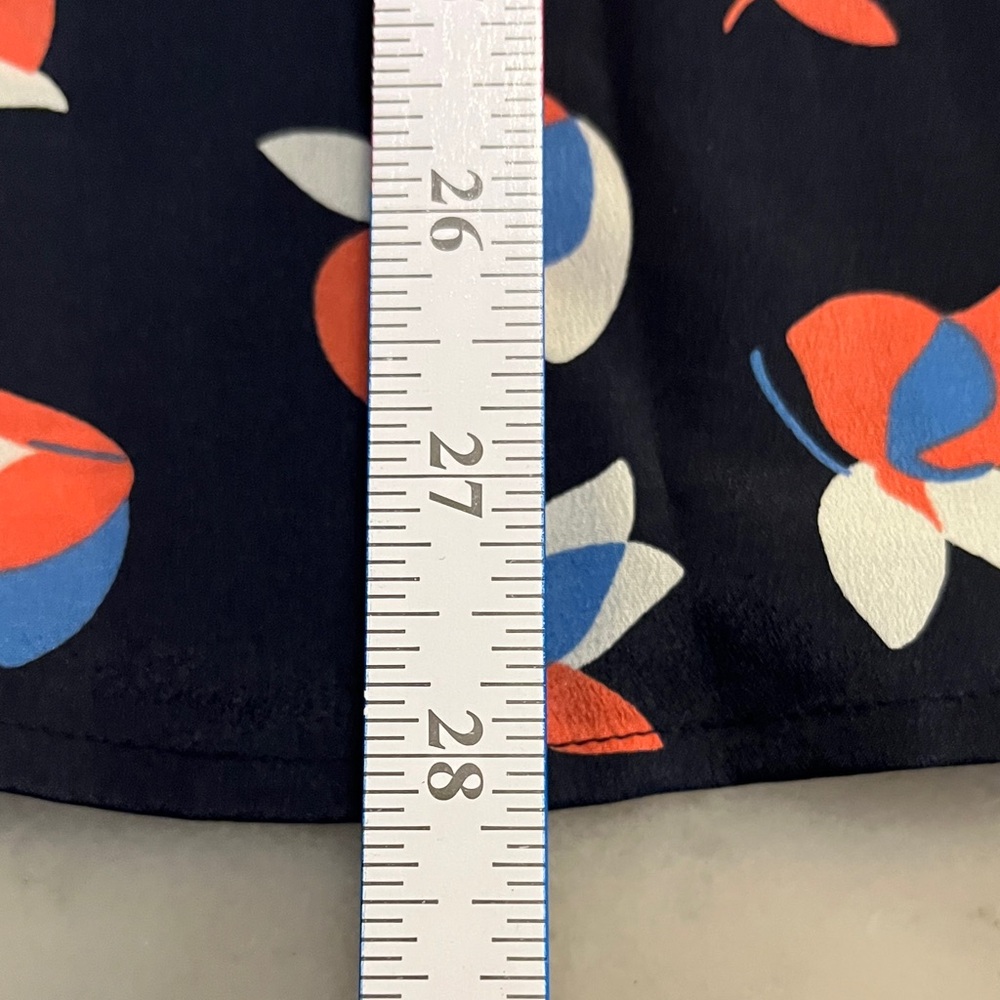 🎈Pixley Navy V Neck Floral Blouse🎁Bundle up to 5lbs for $20 Sale 📦 - Picture 10 of 13